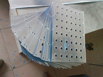 探索LED燈具反光板 塑料反光板在照明系統中的關鍵作用與選擇指南